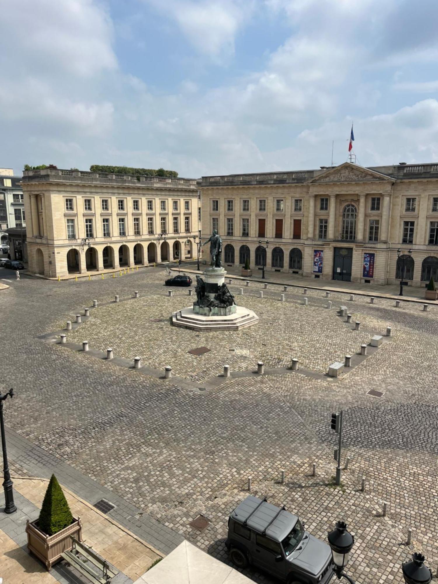 Royal Home, Hypercentre Reims Avec Vue Cathedrale Eksteriør billede